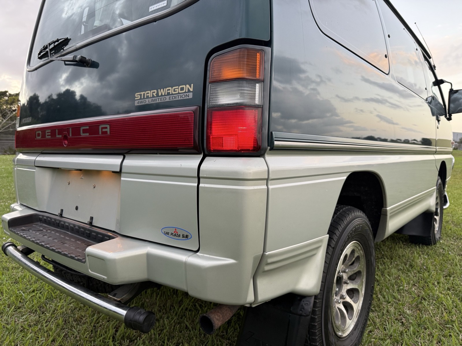 Mitsubishi-Delica-1996-Minivan-14