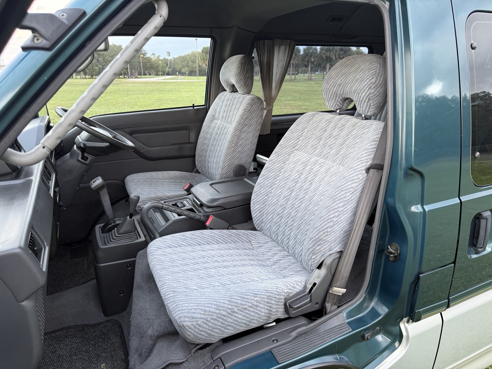 Mitsubishi-Delica-1996-Minivan-16