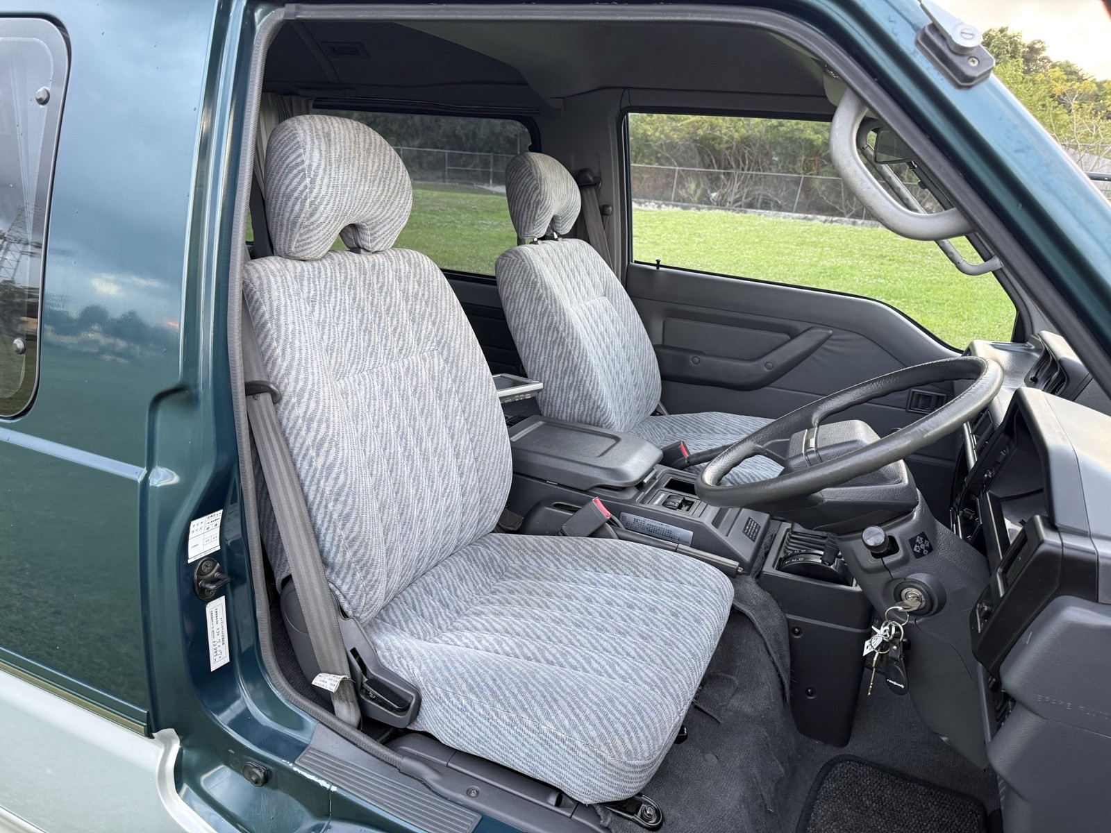 Mitsubishi-Delica-1996-Minivan-17