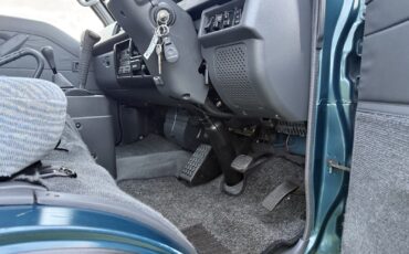 Mitsubishi-Delica-1996-Minivan-18