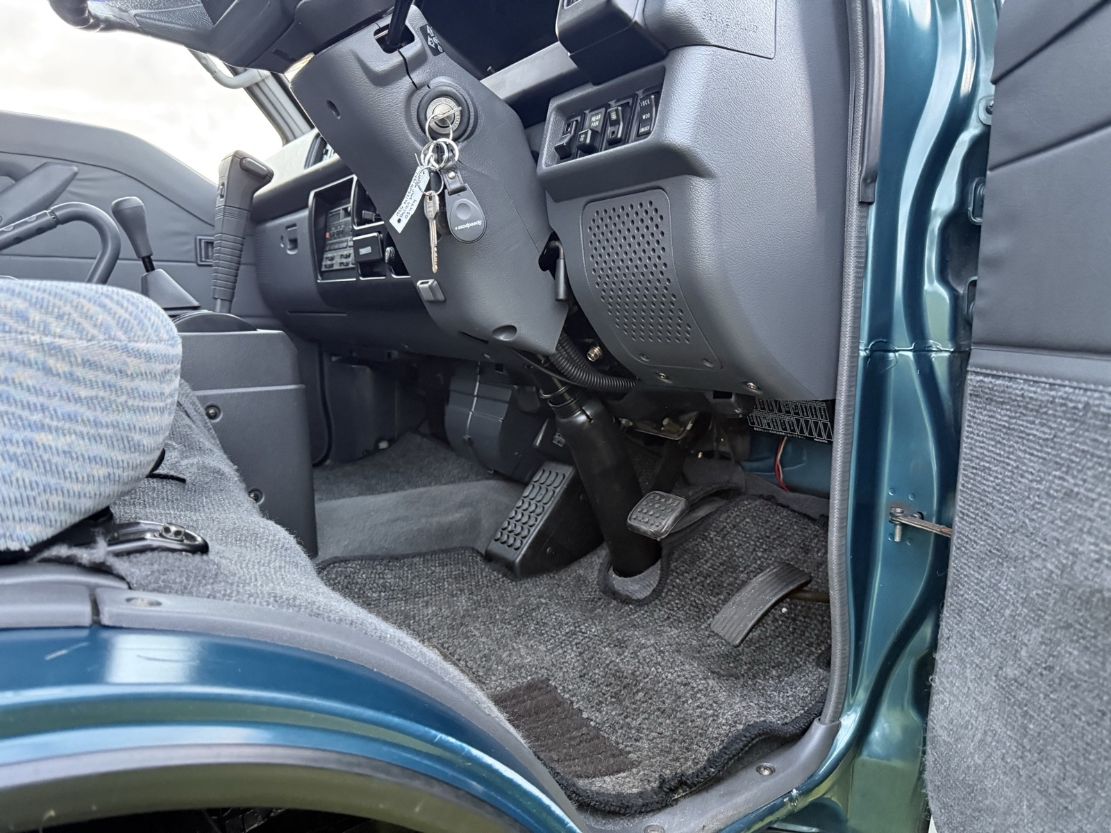 Mitsubishi-Delica-1996-Minivan-18