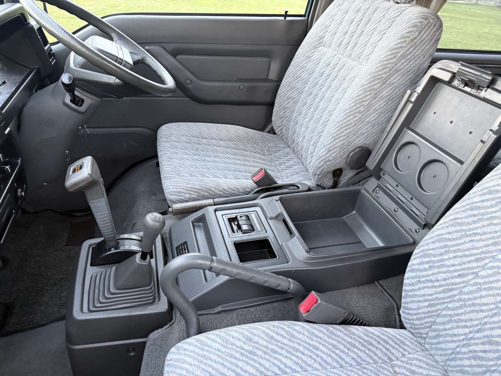 Mitsubishi-Delica-1996-Minivan-19