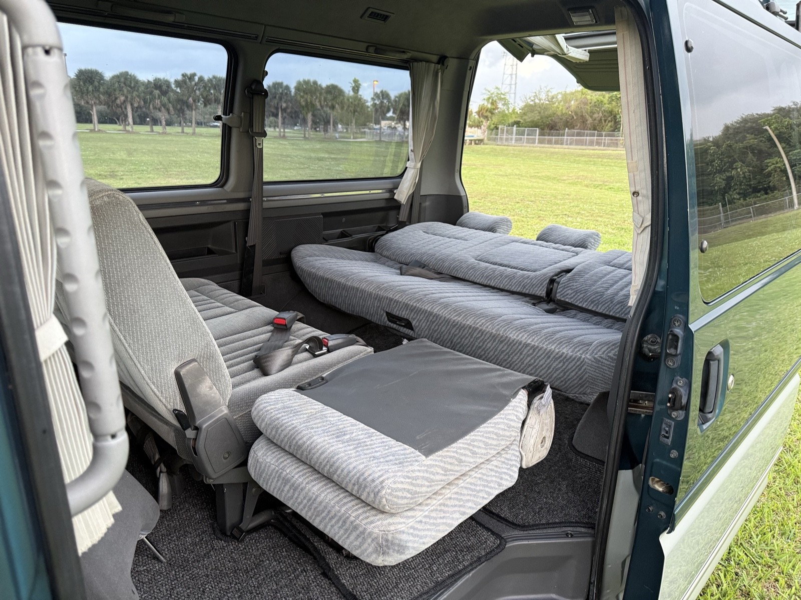 Mitsubishi-Delica-1996-Minivan-20