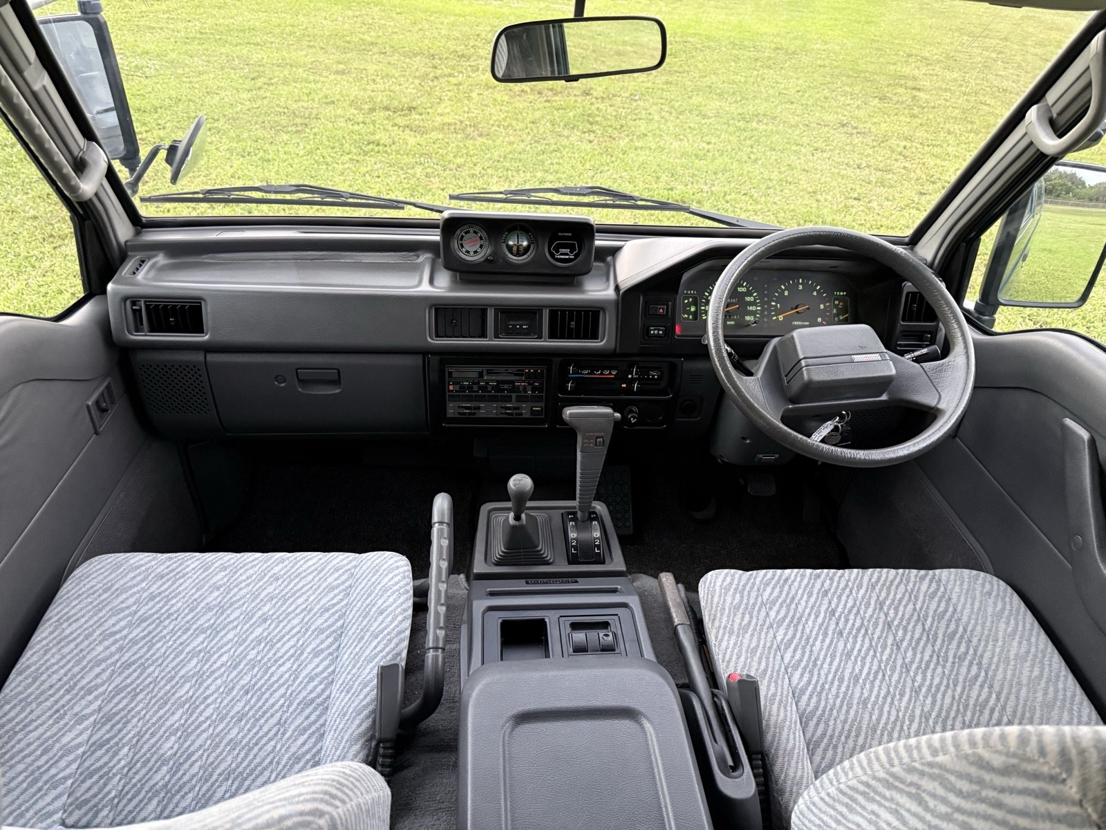 Mitsubishi-Delica-1996-Minivan-21