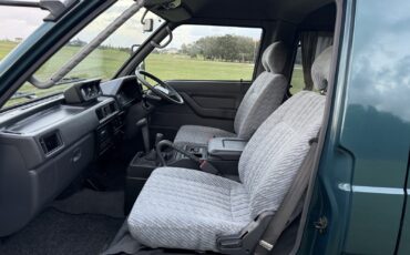 Mitsubishi-Delica-1996-Minivan-23