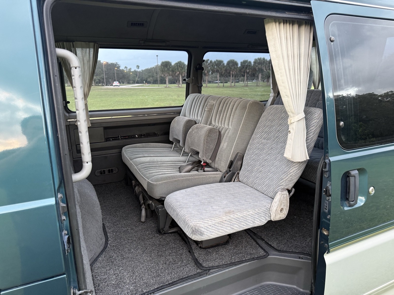 Mitsubishi-Delica-1996-Minivan-25