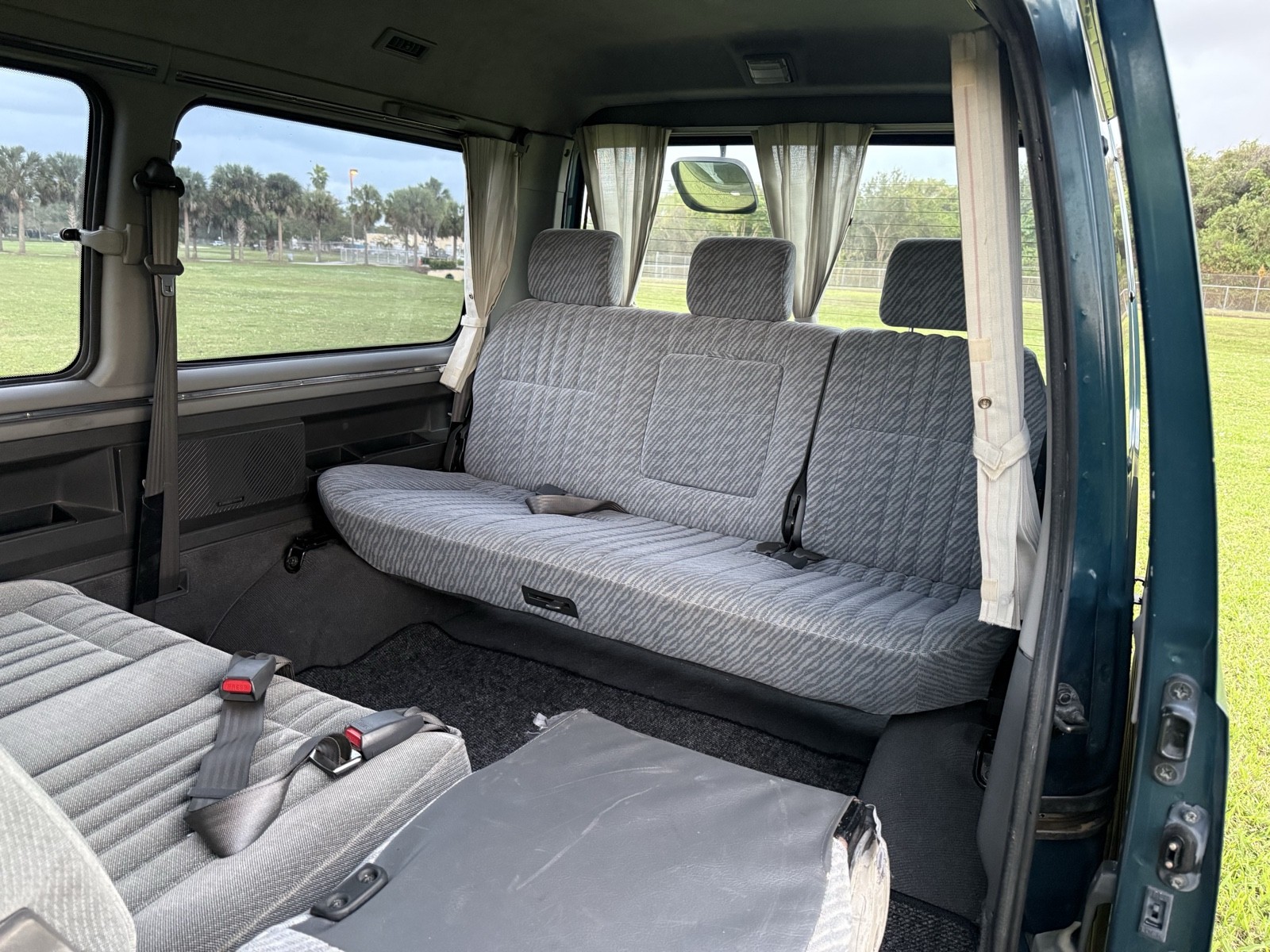 Mitsubishi-Delica-1996-Minivan-26