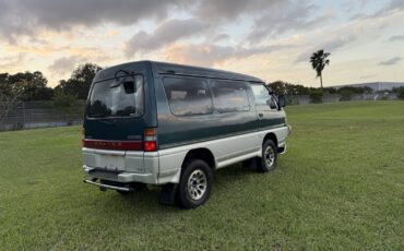 Mitsubishi-Delica-1996-Minivan-3