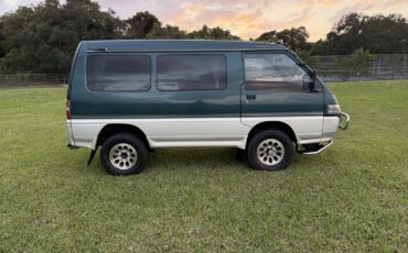 Mitsubishi-Delica-1996-Minivan-4