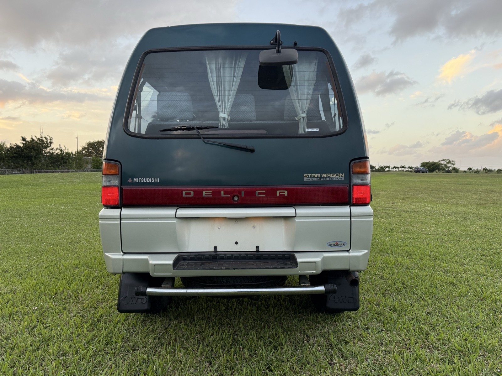 Mitsubishi-Delica-1996-Minivan-5