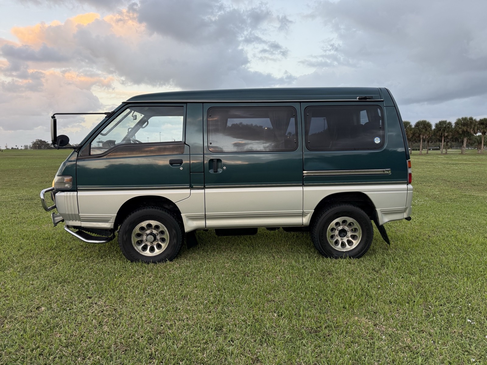 Mitsubishi-Delica-1996-Minivan-6