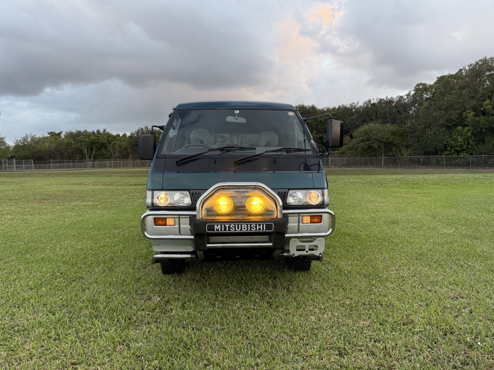 Mitsubishi-Delica-1996-Minivan-7