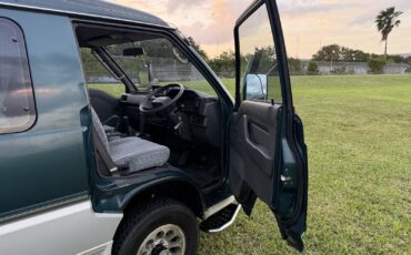 Mitsubishi-Delica-1996-Minivan-8