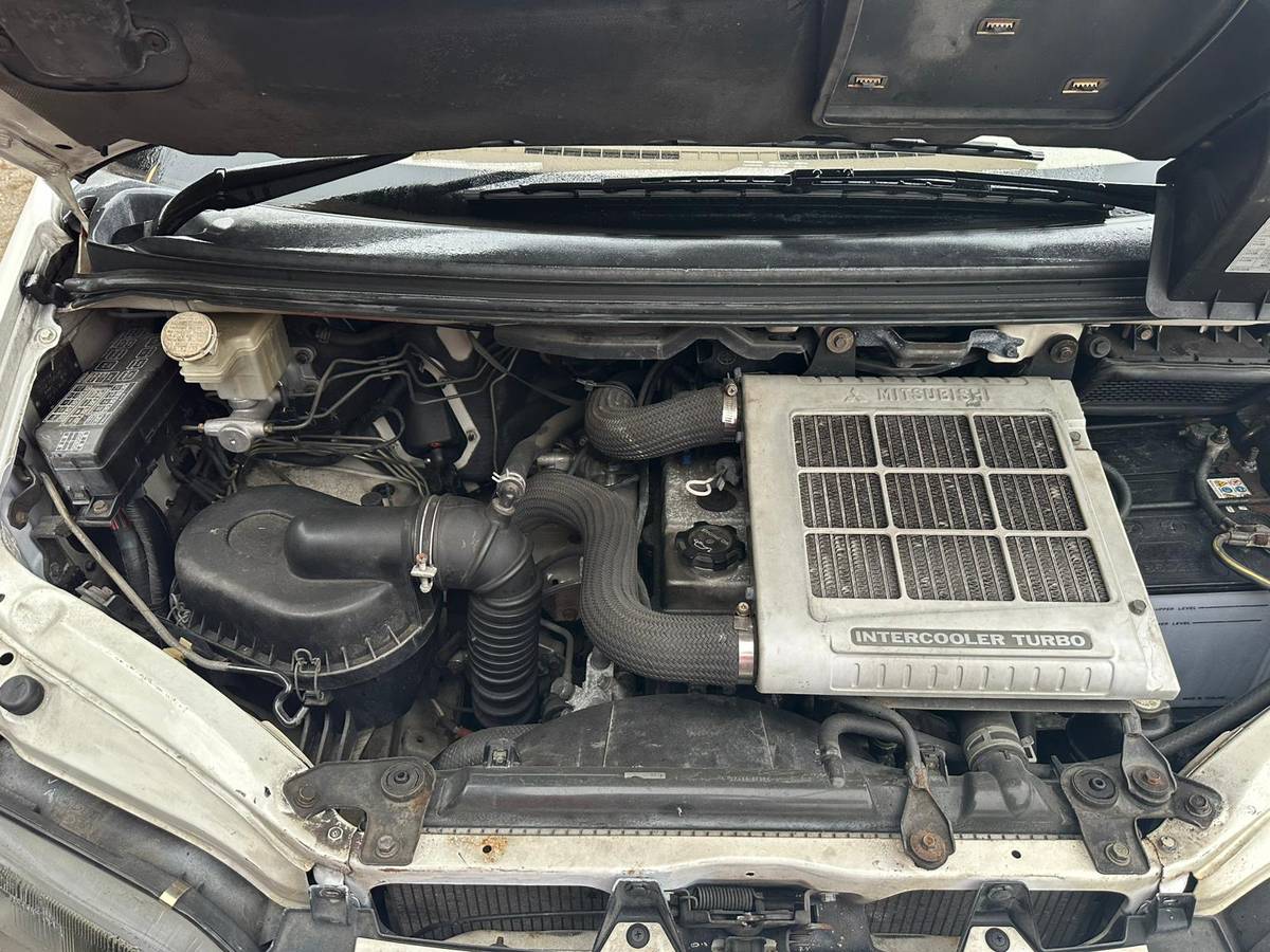 Mitsubishi-delica-diesel-1995-white-1