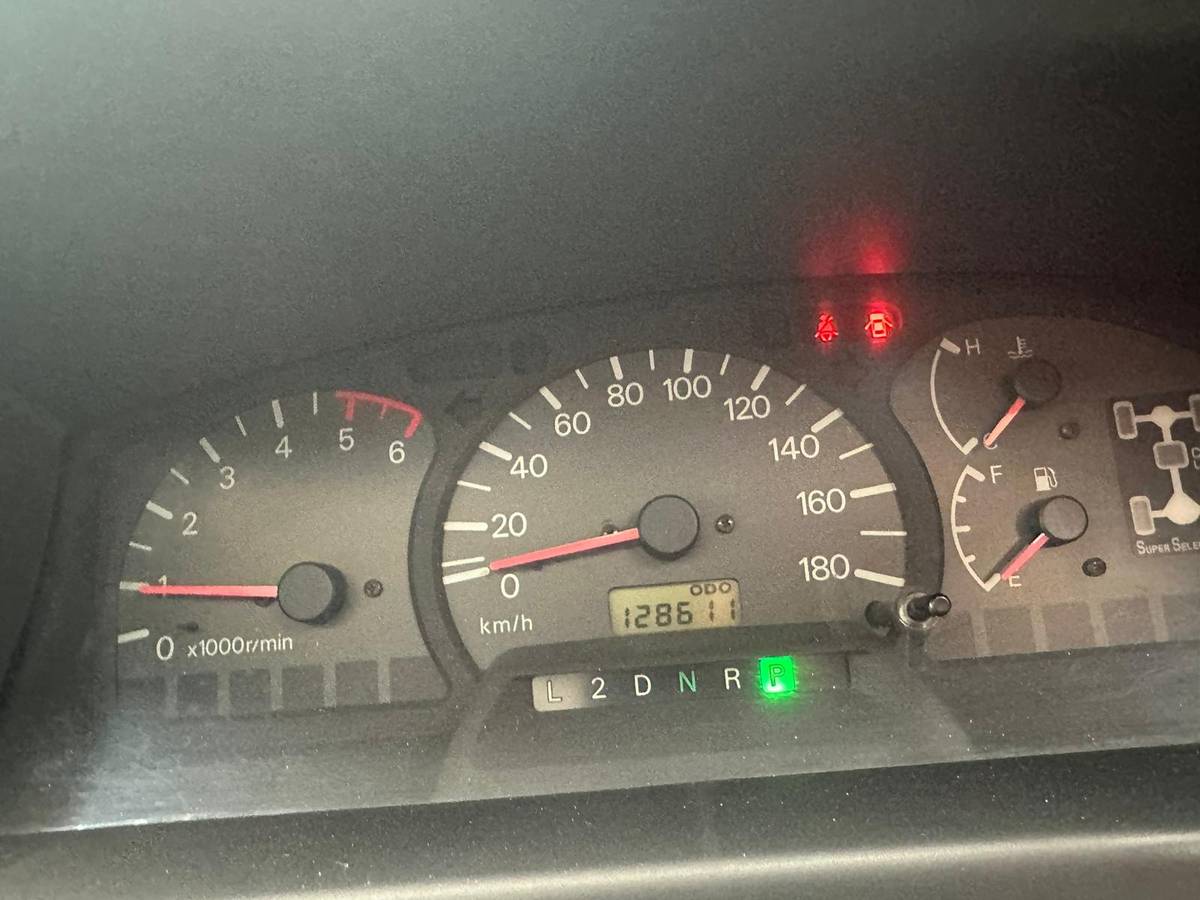 Mitsubishi-delica-diesel-1995-white-10