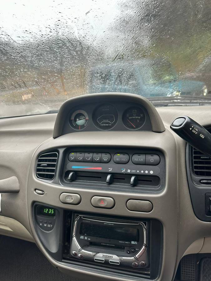 Mitsubishi-delica-diesel-1995-white-12