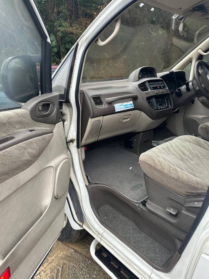 Mitsubishi-delica-diesel-1995-white-17