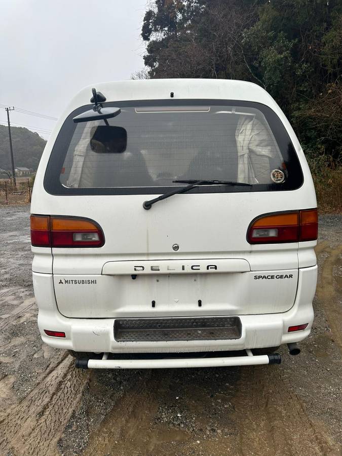 Mitsubishi-delica-diesel-1995-white-18