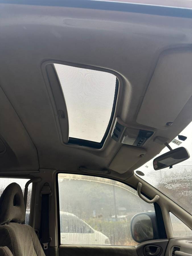 Mitsubishi-delica-diesel-1995-white-19