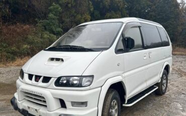 Mitsubishi-delica-diesel-1995-white