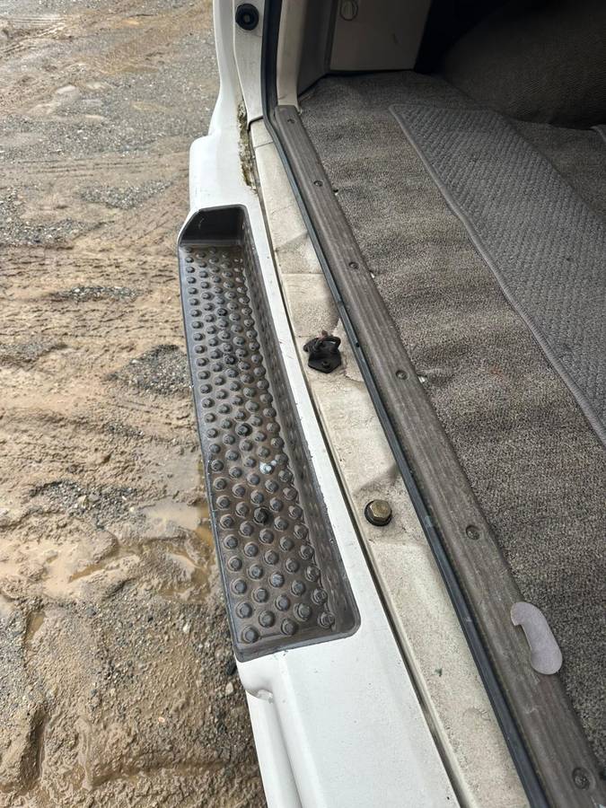 Mitsubishi-delica-diesel-1995-white-5