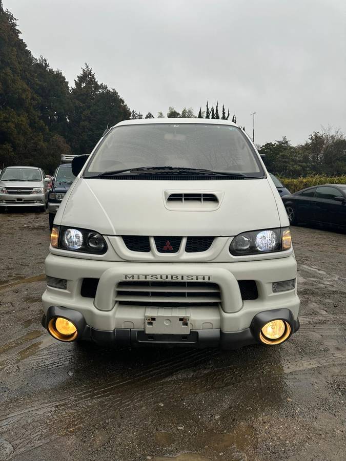 Mitsubishi-delica-diesel-1995-white-7