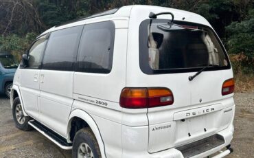 Mitsubishi-delica-diesel-1995-white-8