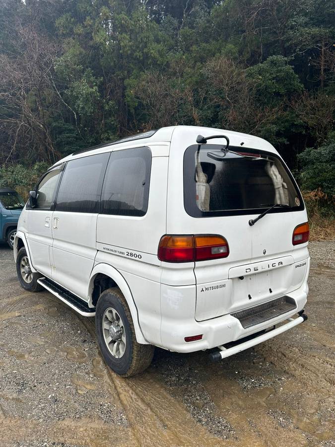 Mitsubishi-delica-diesel-1995-white-8
