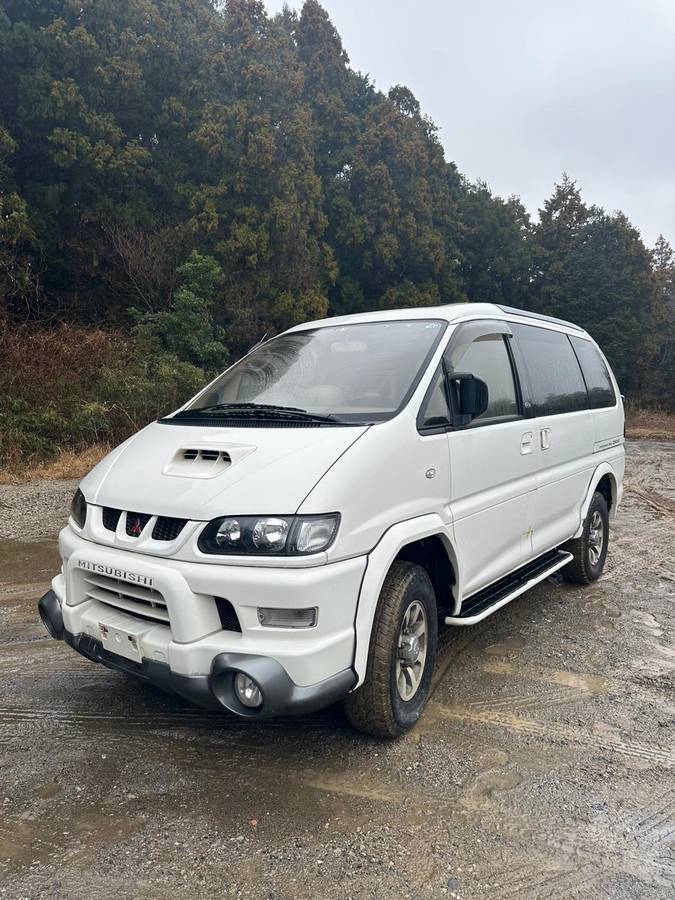 Mitsubishi-delica-diesel-1995-white