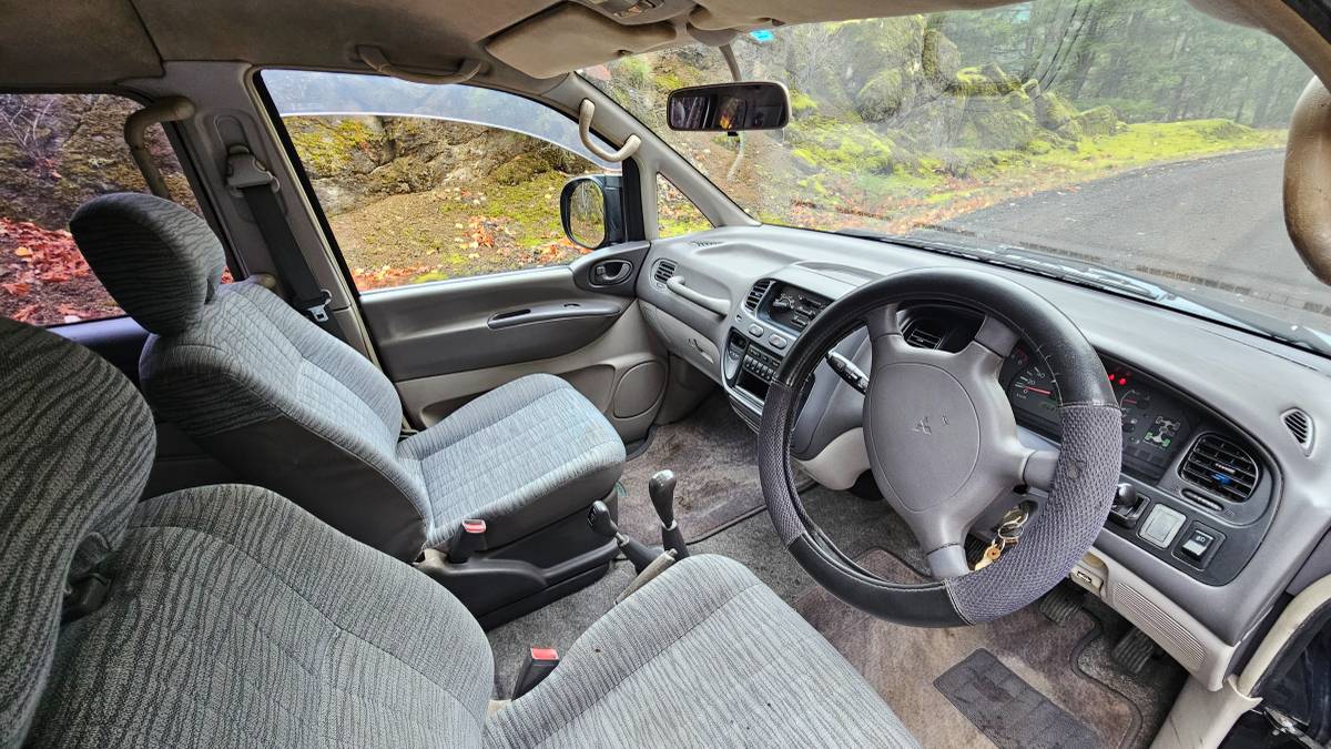 Mitsubishi-delica-l400-spacegear-diesel-1994-10
