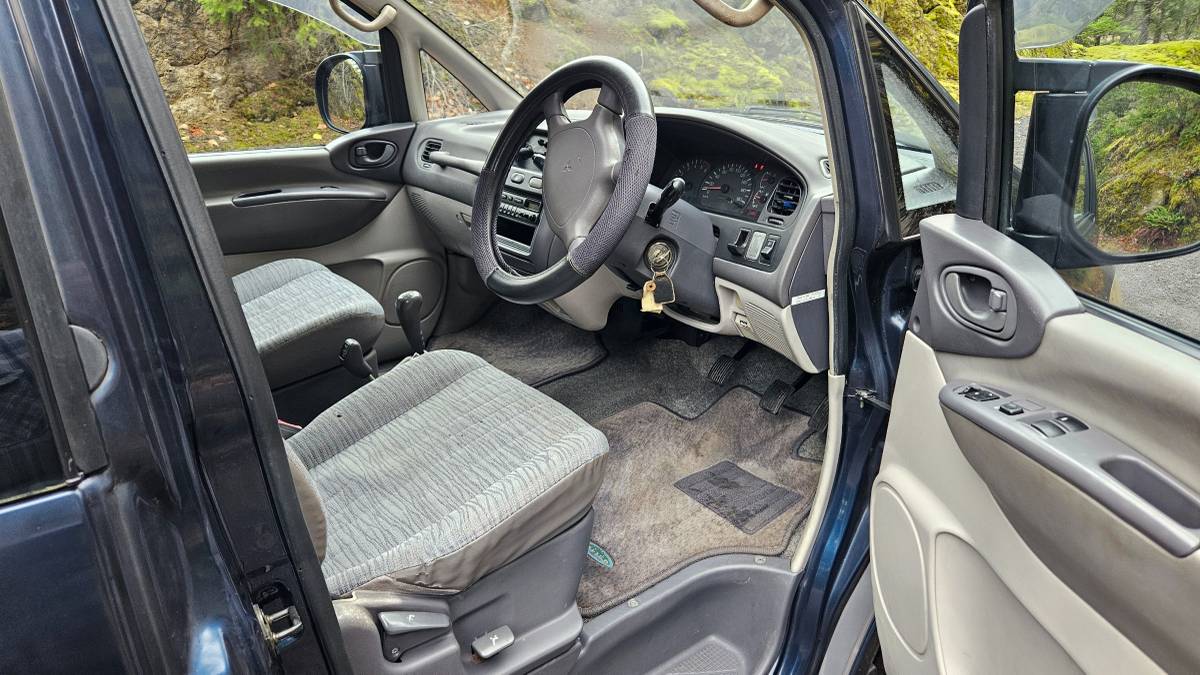 Mitsubishi-delica-l400-spacegear-diesel-1994-3