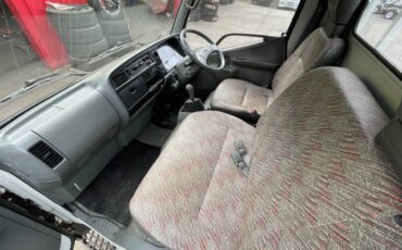 Mitsubishi-diesel-1996-white-20