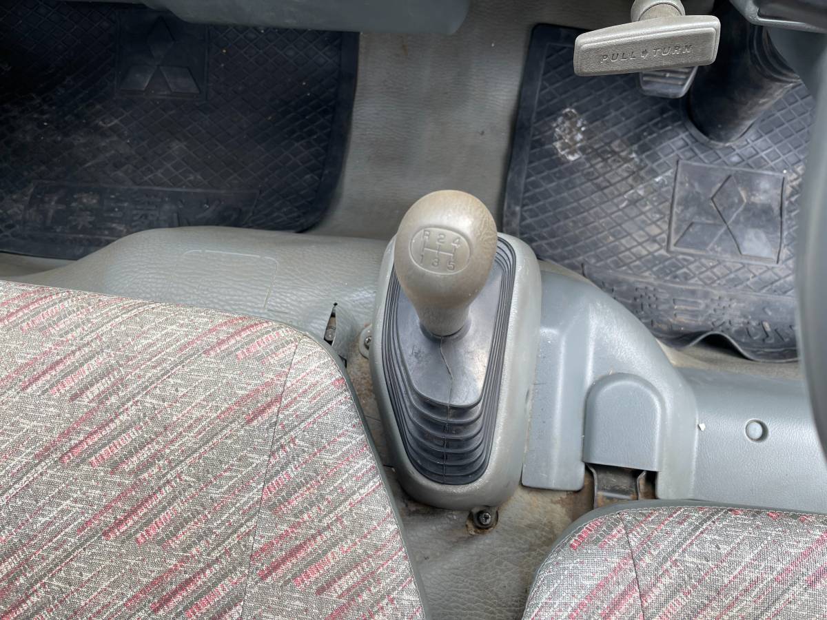 Mitsubishi-diesel-1996-white-3