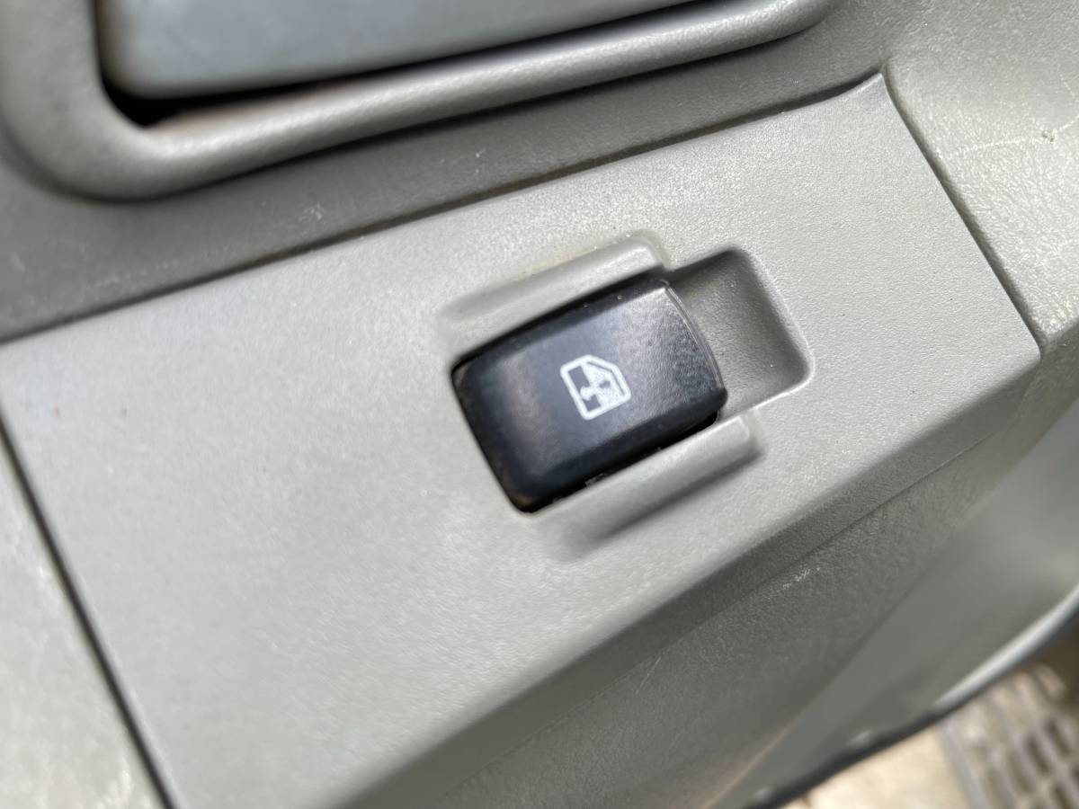 Mitsubishi-diesel-1996-white-4