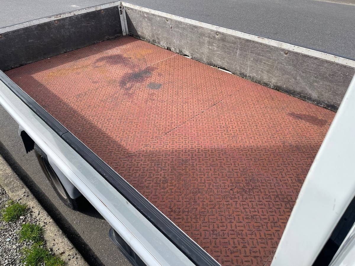 Mitsubishi-diesel-1996-white-42