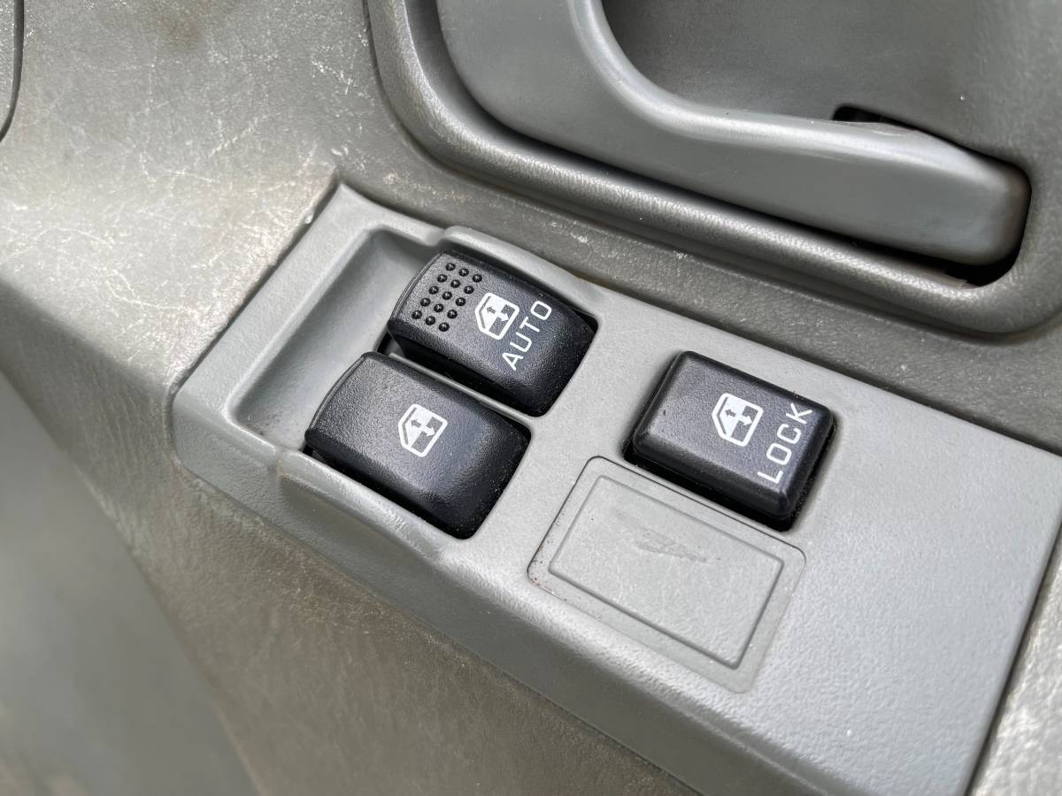 Mitsubishi-diesel-1996-white-67