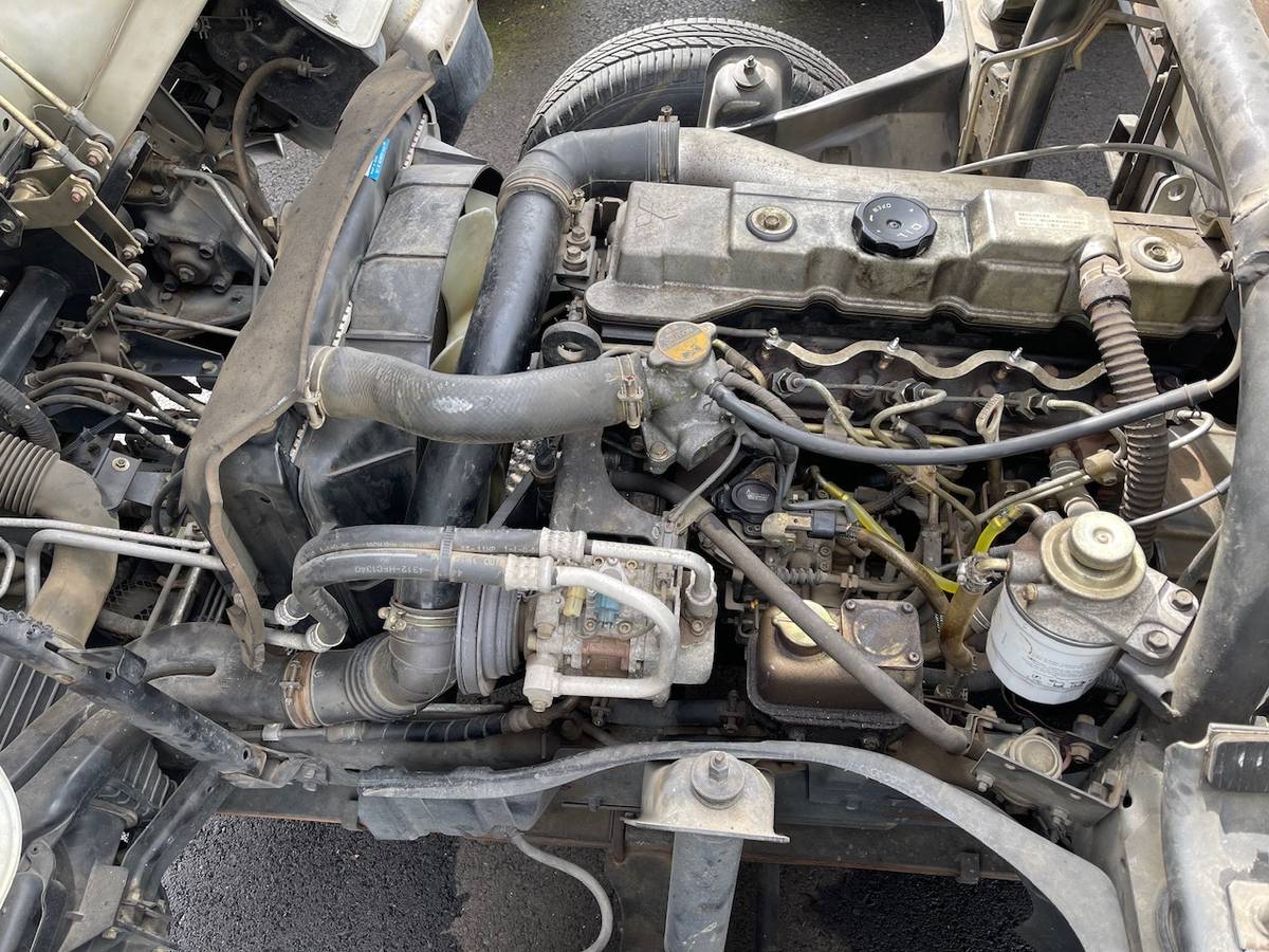 Mitsubishi-diesel-1996-white-87