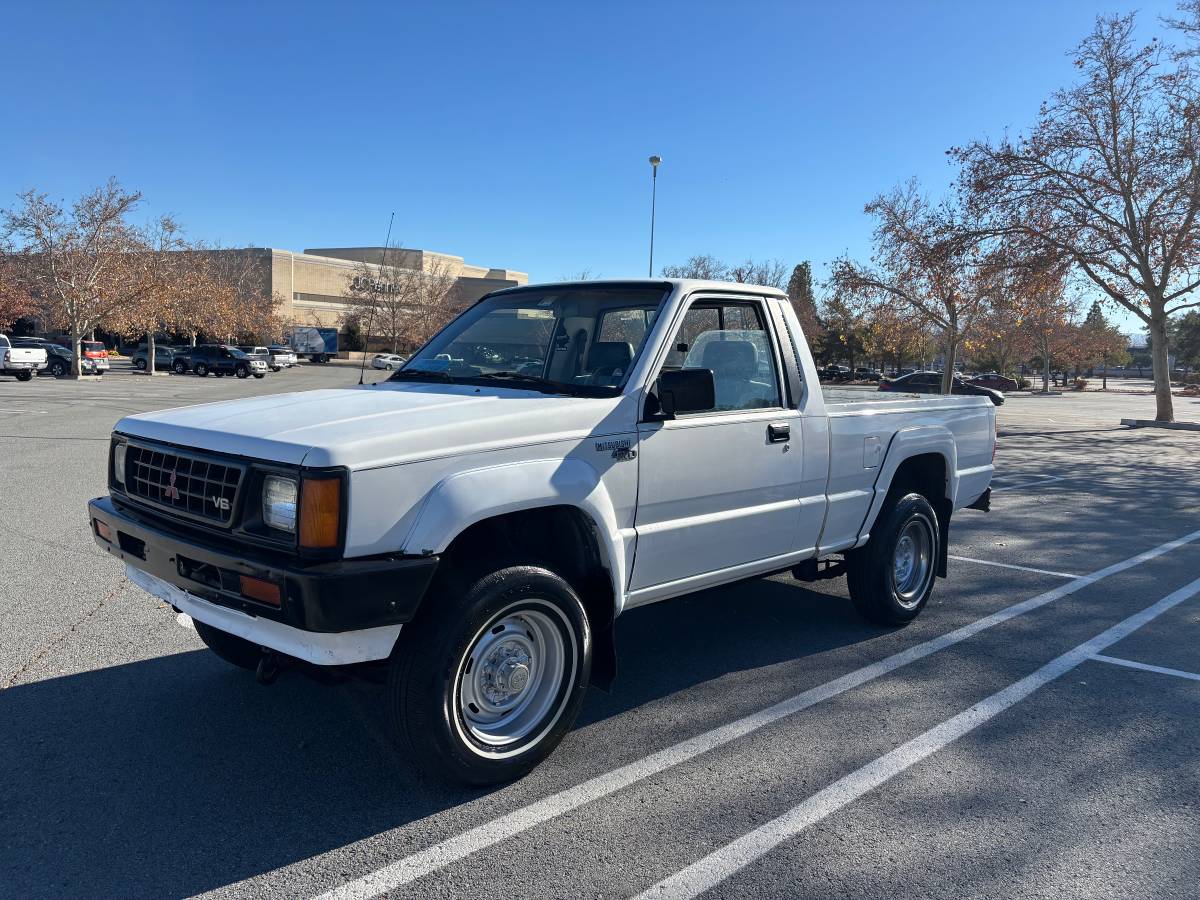 Mitsubishi-mighty-max-4x4-1992-white