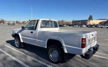 Mitsubishi-mighty-max-4x4-1992-white-2