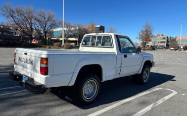 Mitsubishi-mighty-max-4x4-1992-white-4