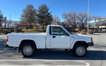 Mitsubishi-mighty-max-4x4-1992-white-5