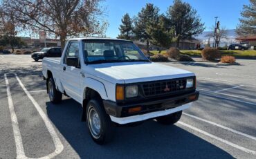 Mitsubishi-mighty-max-4x4-1992-white-7