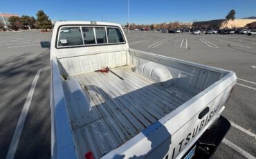 Mitsubishi-mighty-max-4x4-1992-white-8