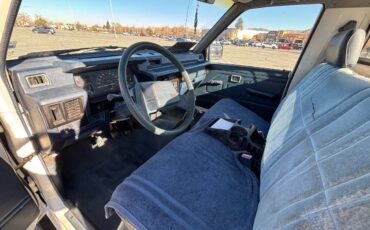 Mitsubishi-mighty-max-4x4-1992-white-9