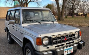 Mitsubishi-montero-1989-1