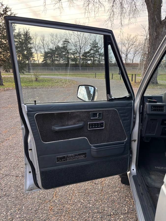 Mitsubishi-montero-1989-19