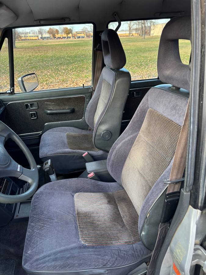 Mitsubishi-montero-1989-22