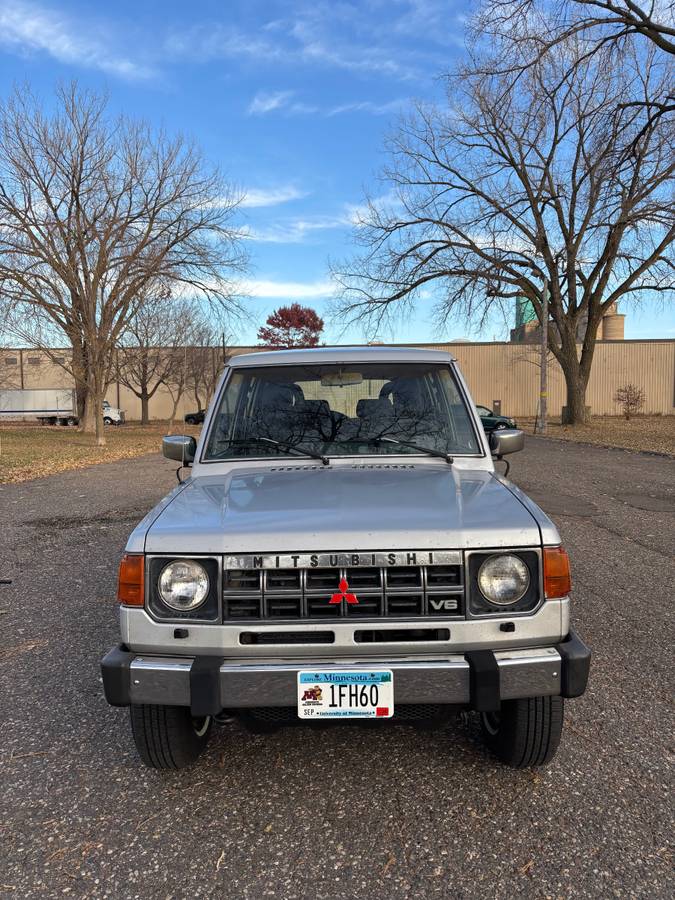 Mitsubishi-montero-1989-3