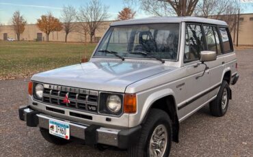 Mitsubishi-montero-1989