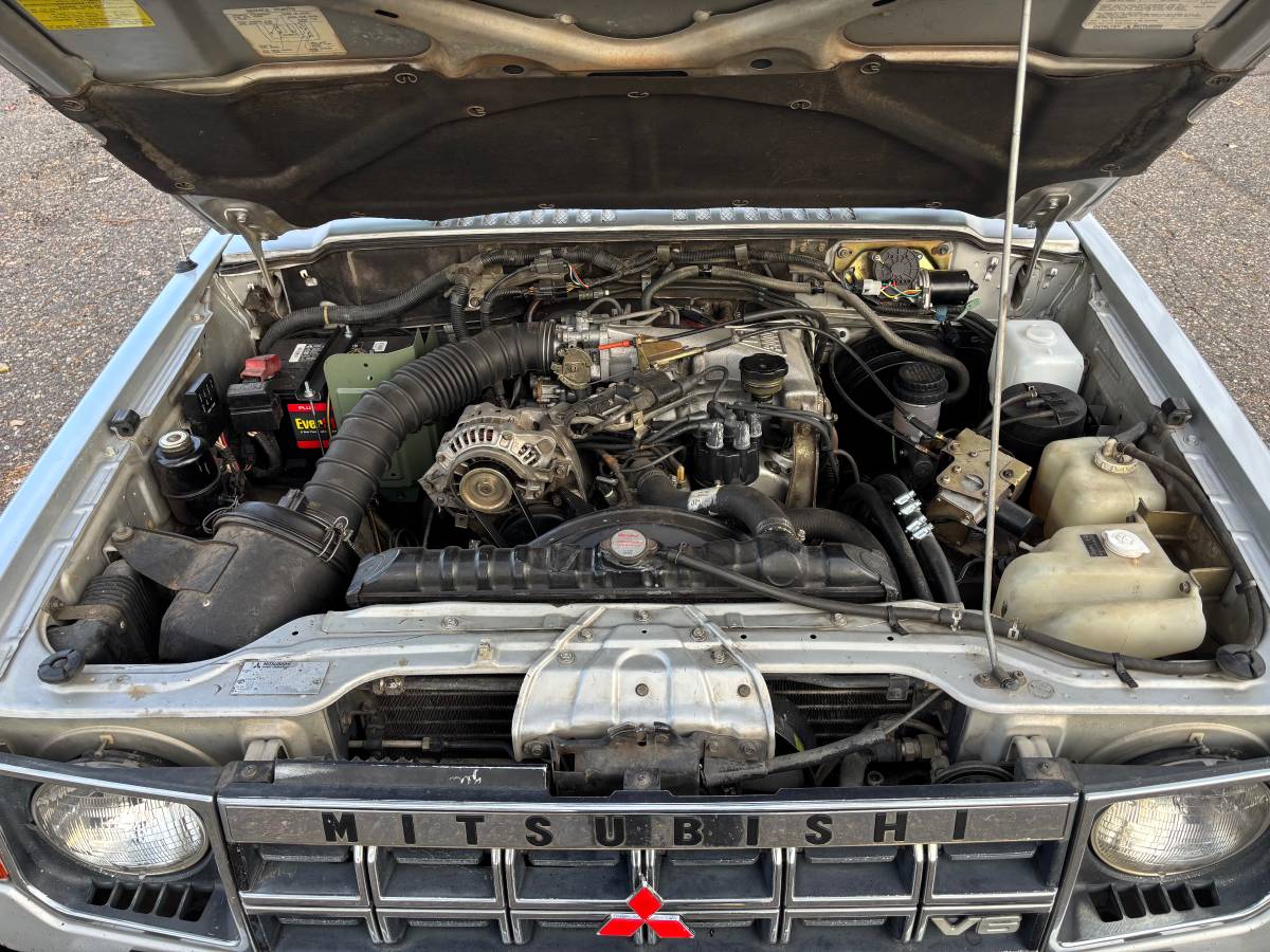 Mitsubishi-montero-1989-6